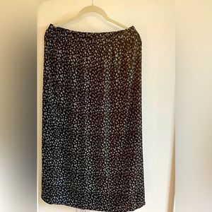 Gap satin midi skirt, black floral daisy ditsy pattern. M Tall.